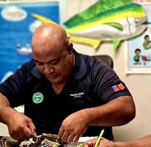 Ministry of Agriculture and Fisheries (MAF) officials measure confiscated crab species. (Photo: MAF/Supplied)