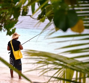 In Samoa, villages can set up and enforce marine protected areas. Simon_sees/Flicker, CC BY-SA