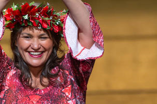 Jacqui Evans recievs the 2019 Goldman Environmental Prize Photo: Goldman Environmental Prize