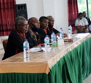Members of Gelek Malak Kalawilis Pasa clan in Sorong, West Papua, Indonesia. Credit - Yayasan Pusaka.