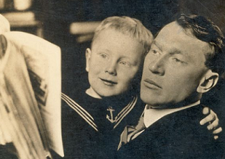 Poet Vachel Lindsay reads with one of his relatives. Credit: Granger Historical Picture Archive/Alamy