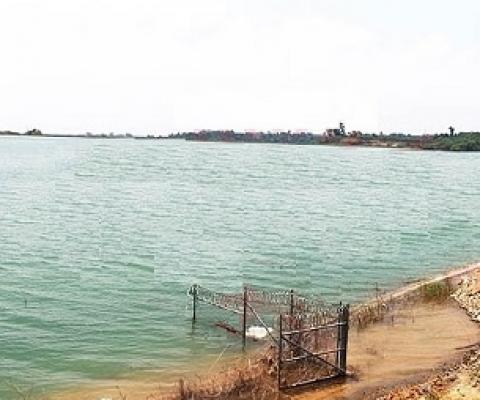 The tailings dam at Goldridge. Credit - www.solomonstarnews.com