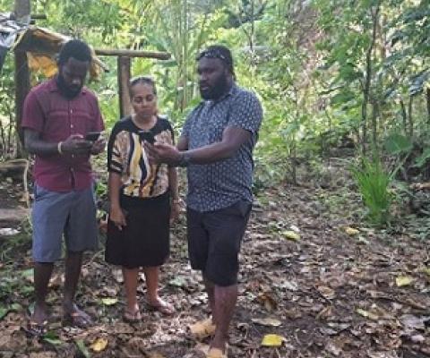 Live and Learn Vanuatu staff undergoing training with Serge Warakar, LLV field engagement expert in Teouma. Credit - Charles Hawka, www.dailypost.vu 