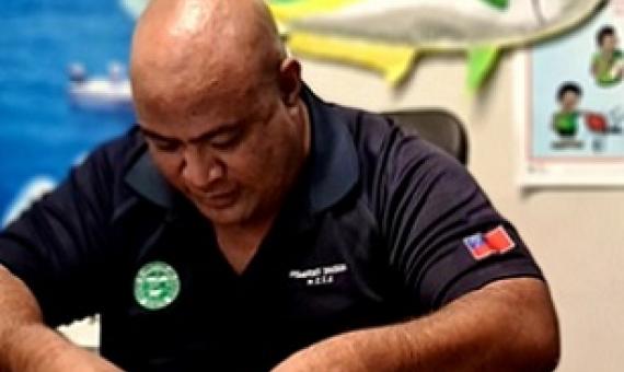 Ministry of Agriculture and Fisheries (MAF) officials measure confiscated crab species. (Photo: MAF/Supplied)