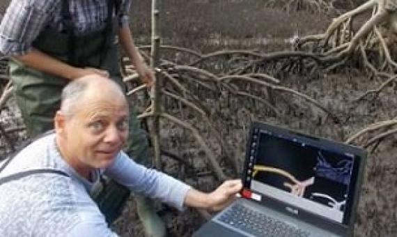 Australian Rivers Institute’s Dr Jan Warnken and HDR student Ms Shafagh Kamal. Credit - www.phys.org