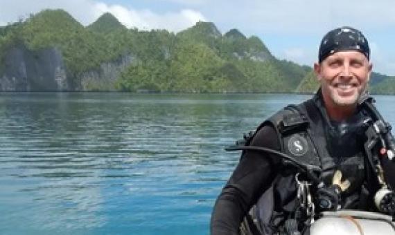 ERDMANN ABOUT TO GO ON A DIVE IN PALAWAN, PHIIPPINES (© CONSERVATION INTERNATIONAL/PHOTO BY MARK ERDMANN)
