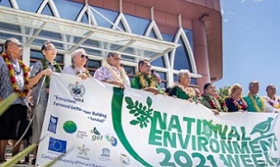 Cabinet Ministers and Employees of the M.N.R.E poses for a group photo. Photo: Anetone Sagaga