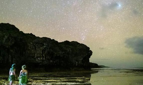 Photo by Mark Russell  Locals observe the night sky in Niue, the world’s first whole country to become a Dark Sky Place.