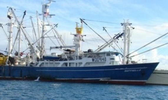 US Raffaello alongside mother ship Tai Fu No1. Photo: Supplied