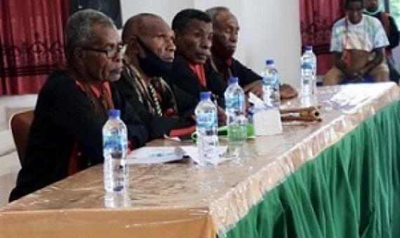 Members of Gelek Malak Kalawilis Pasa clan in Sorong, West Papua, Indonesia. Credit - Yayasan Pusaka.