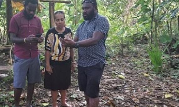Live and Learn Vanuatu staff undergoing training with Serge Warakar, LLV field engagement expert in Teouma. Credit - Charles Hawka, www.dailypost.vu 