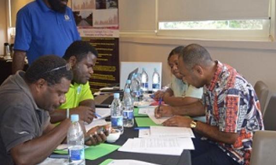 group discussions during workshop with staff of the Ministry of Climate Change and USP students. Source - https://dailypost.vu/ 
