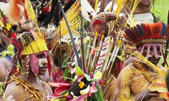 The plumage of birds-of-paradise and parrots adorn traditional costumes and ornaments. Image by Valerie Hukalo via Flickr (CC BY-NC-SA 2.0).